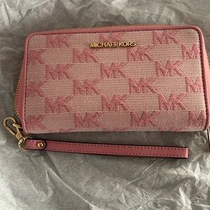 MICHAEL KORS wristlet NWT